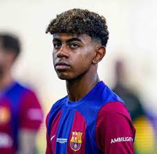 كيف يمكنني اقناعك أن ياميل لامال يبلغ من العمر 16 عام فقط ! 😨