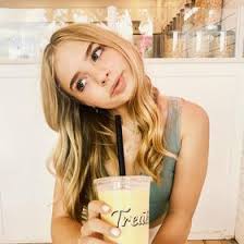 Olivia Mae (olliviamaae)