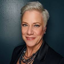 Tiffany Hanratty's Instagram, Twitter & Facebook