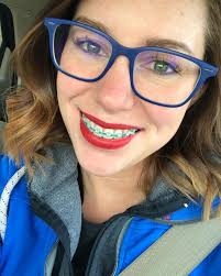 L'image contient peut-être : 1 personne, lunettes, selfie et gros plan