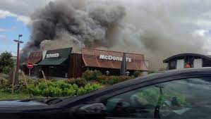 Votez à votre tour : Le Mcdo De Plaisance Detruit Par Un Incendie Ladepeche Fr