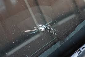 At smith's auto glass we understand that whether you have a new or older vehicle, safety is paramount. Police Called On Man Who Refused To Pay For Shoddy Windshield Repair Job Ias Auto Glass Solutions