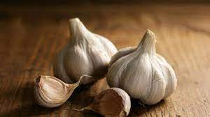 Beruntungnya, makan bawang putih di malam hari sebelum tidur bisa membantu melancarkan peredarah darah, sehingga enggak ada yang salah pada tubuh! Sebelum Tidur Coba Tempelkan Bawang Putih Ke Telapak Kaki Ini Yang Akan Terjadi Pada Tubuh Tribunnews Com Mobile