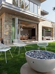 Foyer Exterieur Dans Le Jardin 50 Idees Remarquables Foyer Exterieur Facade Maison Foyer