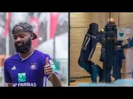 Royal antwerp forward didier lamkel ze has apologised after showing up at the belgian club's training ground this week wearing the shirt of their bitter rivals anderlecht in an attempt to force a. Didier Lamkel Ze Tries To Force Move By Arriving To Training In Anderlecht Kit Youtube