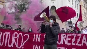 Diritti, dignità della persona e globalizzazione. Scuola La Mobilitazione Degli Studenti Contro Il Mancato Rientro Lezioni All Aperto E Sit In Davanti Al Miur La Repubblica