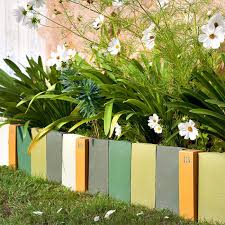 Des Bordures De Briques Colorees Dans Le Jardin Bordure De Brique Amenagement Jardin Recup Bordure Jardin Bois