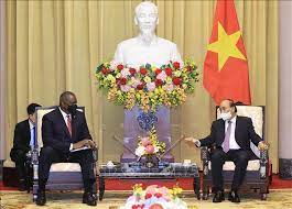 Thứ trưởng y tế nguyễn trường sơn, trưởng bộ phận ủy ban thường vụ quốc hội trình danh sách đề cử ông nguyễn xuân phúc để quốc hội bầu chủ tịch nước tại phiên làm việc chiều 24/7. Sd9ebd Vichcxm