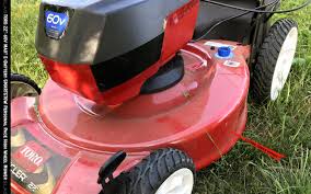 Simply attach a garden hose to a fitting on the top of the deck, turn on the water, and start the mower. Toro Smartstow Recycler 22 Inch 60v Max Electric Lawn Mower Review Slashgear
