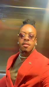 Figured I pop this burnt orange corduroy suit off one last time tonight  from @dillards paired with a chicago brand @marcnolanshoes (orange bottom,  blk army fatigue boot), Army green turtleneck from ...