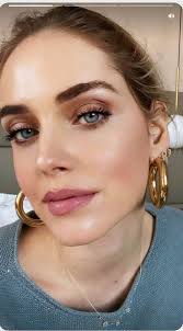 Pin de Saili Raje em Bridesmaids hair and makeup