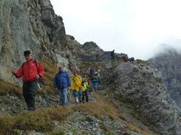Bei den steil abfallenden, mächtigen granitfelsen helfen. Kistenpass Muttseehutte 2012 Velo Club Sonnenberg