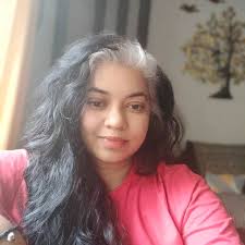 Last year, I decided to embrace my natural grey hair, but it's been a  journey of ups and downs. From experimenting with different methods like  leaving the inside and down uncolored 🤐,