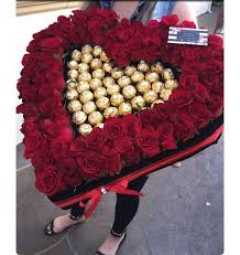 Black Velvet Heart Box With 135 Roses And Chocolate In Glendale Ca Boxed Flowers And Sweets Valentines Flowers Chocolate Bouquet Flower Gift Ideas
