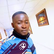 Vinny, the jeans Luigi Mangione is wearing, are called “Wet Jeans; “he did  not pee himself. This is a pair