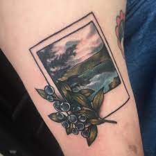 I Like This Concept But With An Image That Goes Outside The Lines Of The Polaroid Pretty Tattoos Cool Tattoos Tattoos