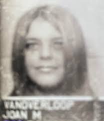 Courtney Menard's Instagram, Twitter & Facebook