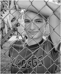 Danielle Clow's Instagram, Twitter & Facebook