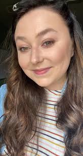 Describing dreamy brown eyes