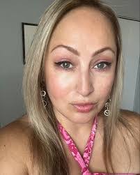 Maureen Ring's Instagram, Twitter & Facebook