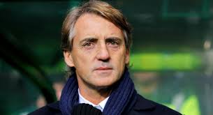 Помощники душили его объятиями на фоне молчащего стадиона. A Pxgq0rsf6xdm