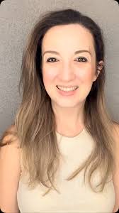 Şeffaf plaklarla tedavimiz sona erdi.Değişimimiz harika görünüyor 😍,  #invisalign #izmir #gülüştasarımı #şeffafplak #yetişkinortodonti