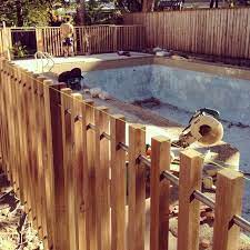 Modern Timber Pool Fence 40x40mm Battens With Steel Rail Backyard Pool Landscaping Pool Fencing Landscaping Pool Fence