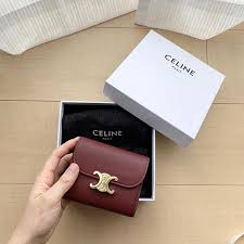 hitoyasu me tren instagram セリーヌのミニウォレット ボルドーカラーがツボなミニ財布 セリーヌの上品らしさが際立っていて とても素敵ですよね プレゼントでいただいたのだとか 自分へのご褒美にお迎えするのも良いですね セリーヌ