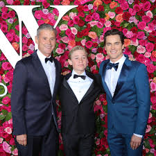 Jennifer aniston, courteney cox, lisa kudrow, matt leblanc, matthew perry and david related: Matt Bomer Sohn Des Schauspielers Outet Sich Als Heterosexuell Stern De
