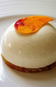 Un Petit Gateau Haute Couture Savoureux Au Doux Parfum D Ete Niveau De Difficulte Moyennement Eleve Mais Suc Recettes De Cuisine Recette Gateau A La Vanille