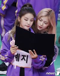 Finally, eunseo beat fromis_9's hayoung as well, leading her team to the finals. Itzy Yeji Ryujin Isac Aktris Selebritas Kecantikan