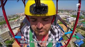 Tremorul de repaus este descris ca tremorul care apare in absenta activitatii cand mainile se sprijina pe genunchi. ConcurenÈii Intre ViaÈÄ Èi Moarte Imi TremurÄ Mainile Youtube