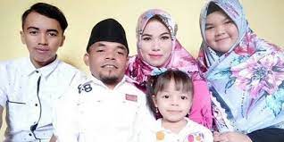 Jun 25, 2021 · jpnn.com : 5 Potret Ucok Baba Dan Istri Makin Mesra Setelah 22 Tahun Menikah Merdeka Com