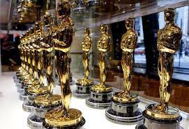 Julianne moore, câştigătoare a premiului oscar pentru cea mai bună actriţă în 2015, pentru rolul din „still alice, a sosit, de asemenea, la gala oscarurilor. Oscar 2019 Favorita Roma Vicele Pantera NeagrÄ Èi S A NÄscut O Stea Filmele Cu Èanse Mari SÄ Ia Cele Mai Multe Premii