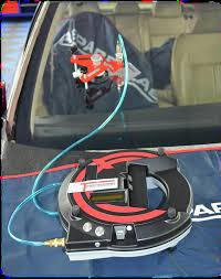 Le lendemain ou le surlendemain,on se déplace à votre domicile ou sur le lieu qui vous convient et on répare votre voiture ! Mallette Terminator Motorise Pour Reparer Les Impacts Sur Les Pare Brises
