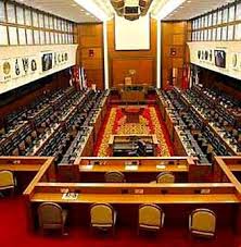Salah satu syarat sistem demokrasi berparlimen adalah pembahagian kuasa kepada tiga bahagian di dalam pemerintahan, iaitu perundangan, kehakiman dan eksekutif. 8 Stages A Bill Goes Through Before Being Passed As Law In Malaysia