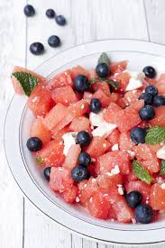 Schneller Wassermelonen Feta Salat Der Erfrischende Sommersalat Rezept Wassermelonen Feta Salat Feta Salat Rezepte Wenig Kalorien
