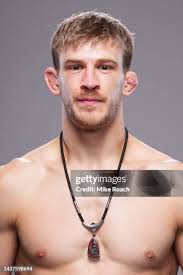 350 Photos & High Res Pictures