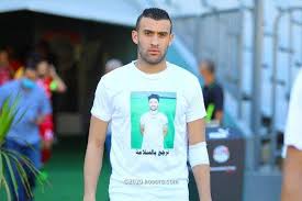 عمر بن الخطاب بن نفيل بن عبد العزى بن رياح بن عبد الله بن قرط بن رزاح بن عدي بن كعب بن لؤي بن غالب بن فهر بن مالك بن النضر وهو قريش بن كنانة بن خزيمة بن مدركة بن إلياس بن مضر بن نزار بن معد بن عدنان، العدوي القرشي. ØµÙˆØ± Ù„Ø§Ø¹Ø¨Ùˆ Ø§Ù„Ù…ØµØ±ÙŠ ÙŠØ¤Ø§Ø²Ø±ÙˆÙ† Ø²Ù…ÙŠÙ„Ù‡Ù… Ø¨Ø¹Ø¯ Ø¥ØµØ§Ø¨Ø© Ø§Ù„ØµÙ„ÙŠØ¨ÙŠ