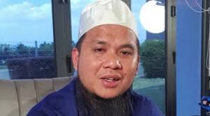 .nadir alnuri kamaruzaman atau lebih dikenali sebagai nadir akhirnya tampil memberikan pandangan peribadi menerusi platform telegram tentang ketibaan pasukan ustaz ebit lew. Oqiglw9nusklgm