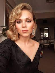 Vintage 1950s Style At Christmas Instagram Stephaniefboyle Grace Kelly Vintage Style Vintage Hairstyles Vintage Curls Hair Styles