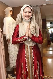 Agak terlambat memang, karena aku sempat mengambil cuti untuk shooting ketika cinta bertasbih di mesir. Belum Resmi Menikah Oki Setiana Dewi Enggan Foto Pre Wedding Dakwatuna Com