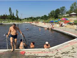 Fie ca doresti sa iti imbunatatesti sanatatea, sa te relaxezi sau sa iti serbezi un eveniment importanat din viata ta, complexul baile valea stelii iti sta la. Baile De Namol Valea Stelii Din Baicoi Te Scapa De Reumatism