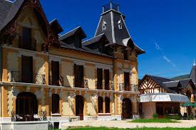 Ofrece habitaciones climatizadas, baño privado y tv de hay wifi gratuita en todas las zonas. Le Manoir D Agnes A Boutique Hotel In Midi Pyrenees Page