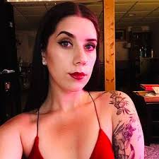 Gabrielle Sharp (@gabshap)