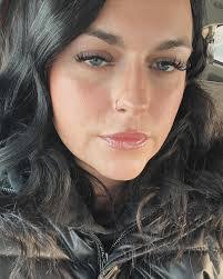 Lindsay Hurley's Instagram, Twitter & Facebook