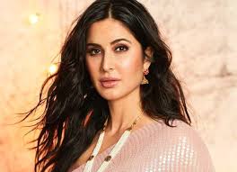 Want To Have A Beautiful Skin Like Katrina Kaif? Here Try Katrina's DIY  Honey And Oatmeal Mask | IWMBuzz