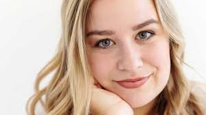 Kayleigh Gregory presents maternal health care research at national  conference