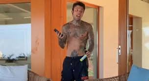 I cosiddetti fuori di seno, momenti nei quali le nostre attrici, soubrette e conduttrici s Chiara Ferragni Lite Con Fedez L Ultimo Giorno Di Vacanza In Sardegna Mi Hai Rotto Il Caz