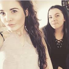 Ellie Wallace (@EllieWallace)